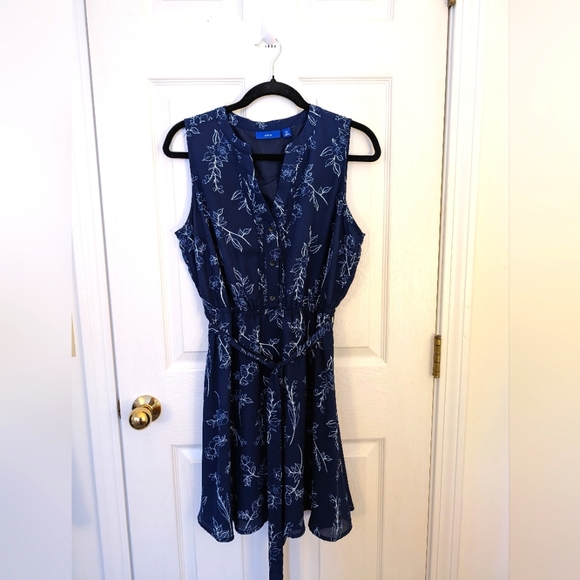Apt. 9 Dresses & Skirts - Apt 9 tie waist dress. Petite medium